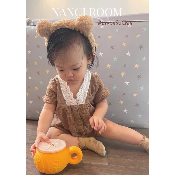 Set bộ cộc tay kèm chip muslin cho bé gái xinh xắn phối cổ ren