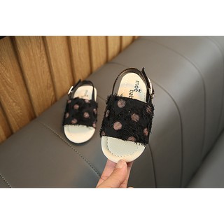 Sandal chấm bi bé gái