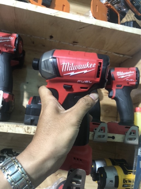 Búa dầu milwaukee 2760-20