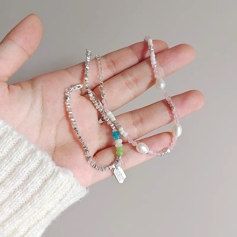 Vòng tay hạt cườm phối charm pastel xinh xắn