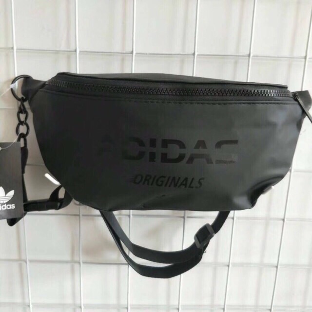 Túi bao tử Adidas chất liệu da - Tặng mặt nạ đắp mặt | BigBuy360 - bigbuy360.vn