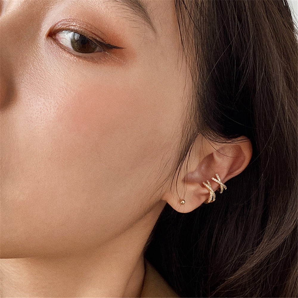 Hoa tai chữ U đính đá nhân tạo sành điệu dành cho nữ