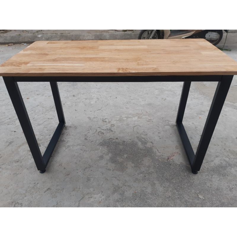 bàn gỗ cao su và 4 ghế eames đệm da