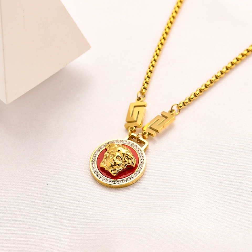 VERSACE Vòng cổ Mặt Chữ V Chất Liệu Thép Titan Thanh Lịch Cho Nữ
