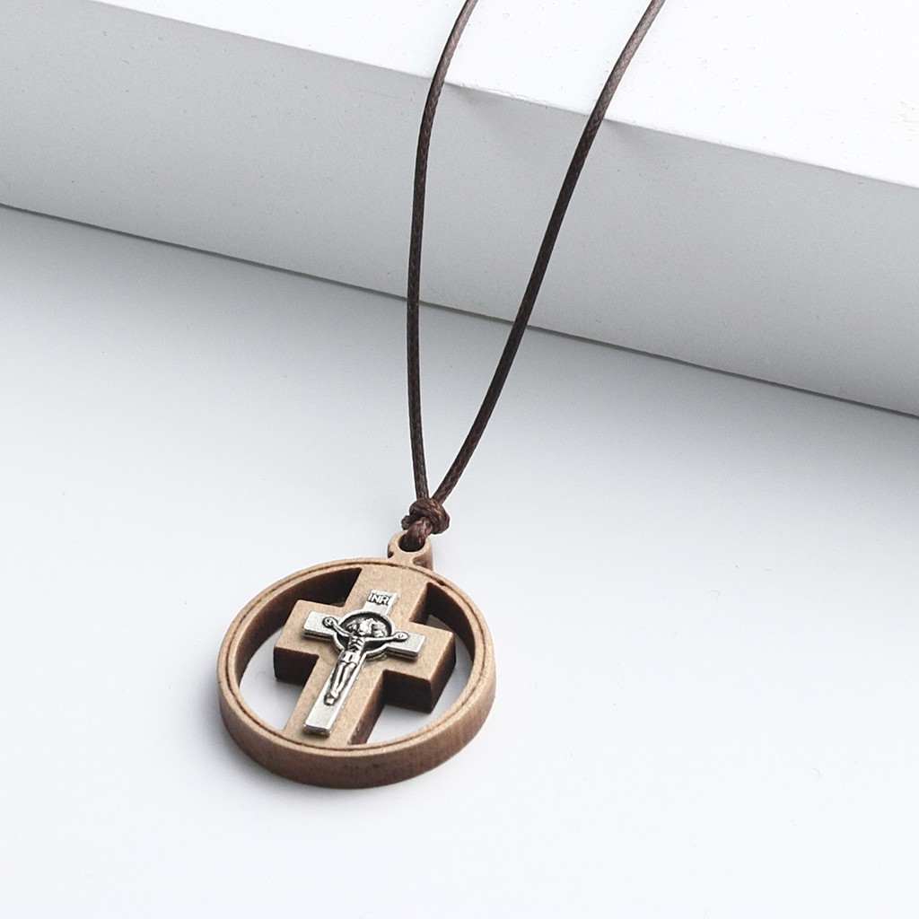 Dây chuyền mặt tròn bằng gỗ khắc hình chúa Jesus