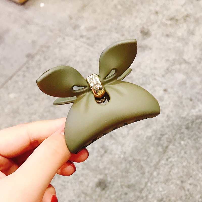 Kẹp tóc phối nơ xinh xắn cho nữ