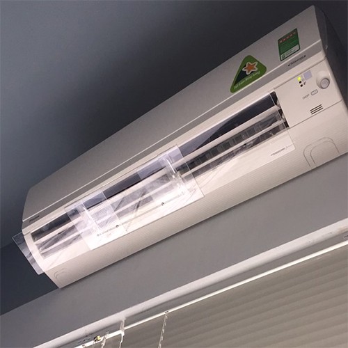 Tấm chắn gió máy điều hòa treo tường trong suốt cao cấp
