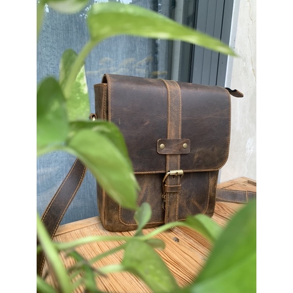 TÚI ĐEO CHÉO - DA BÒ THẬT - DA SÁP NGỰA ĐIÊN Buffalo Leather BF103 - Thời trang Nam