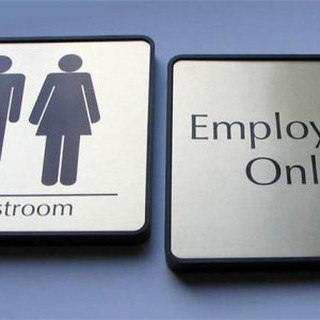 BIỂN WC VUÔNG