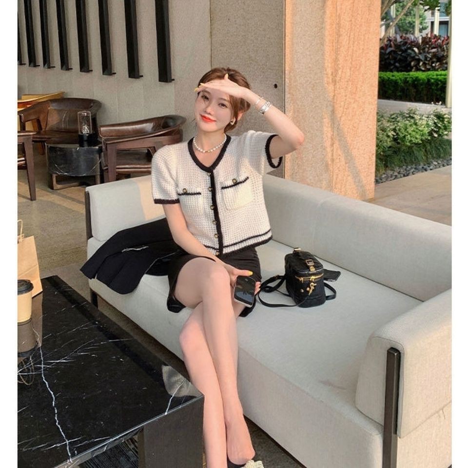 Chanel Áo Khoác Cardigan Len Mỏng Dáng Ngắn Thời Trang Sành Điệu