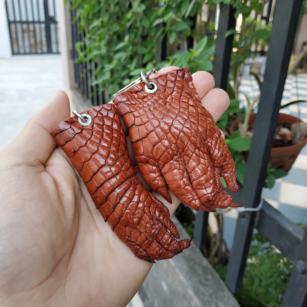 Móc khóa bàn tay cá sấu đẹp phong cách