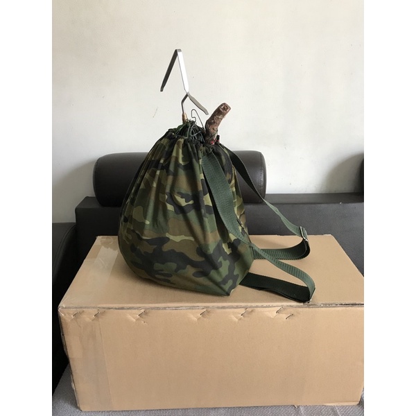 Áo lụp balo cu gáy