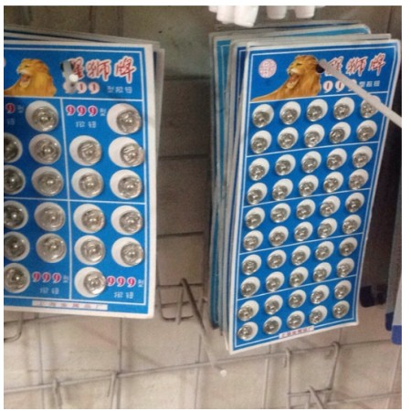 Vỉ 50 cúc bấm