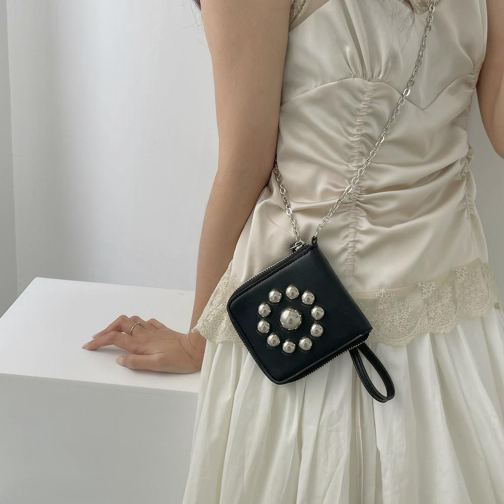 Túi đeo chéo phối dây xích kiểu dáng thời trang