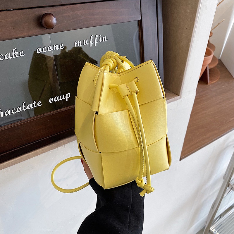 Túi Đeo Chéo Dây Rút Họa Tiết Sọc Caro Thời Trang Cho Nữ