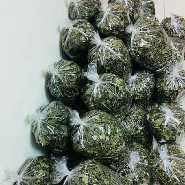 Bịch 1 kg chè vằng lá đã sao khô