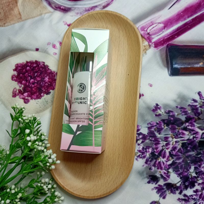 Mẫu mới Sữa dưỡng trắng da Yves Rocher White Botanical Exceptional Youth Emulsion SPF30 PA