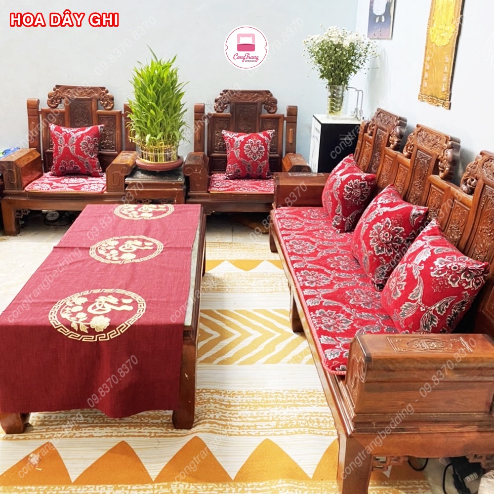 Đệm ghế sofa: Đệm ghế sofa cho phòng khách tại năm 2024 đã được cập nhật với phong cách mới lạ và tinh tế. Với chất liệu hiện đại, đặc tính bật dòng, bạn sẽ luôn cảm thấy thoải mái khi ngồi trên đệm ghế này. Sự kết hợp hài hòa giữa màu sắc đa dạng, họa tiết tinh tế tạo nên sự quyến rũ và tinh tế của phòng khách.