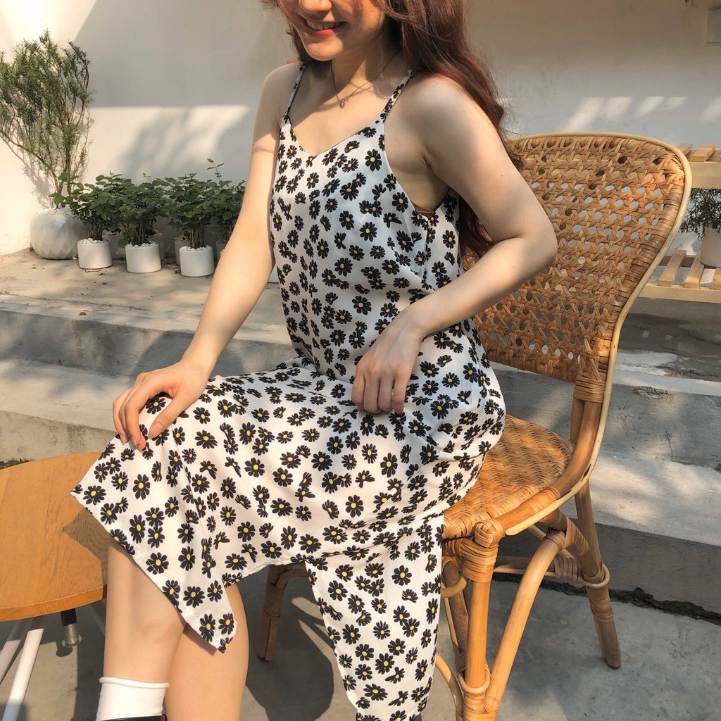 VÁY HOA CÚC 2 DÂY TRẮNG TÍM ĐEN SUÔNG DÀI DAISY - ĐẦM MAXI HAI DÂY XẺ TÀ HOA NHÍ NỮ | BigBuy360 - bigbuy360.vn