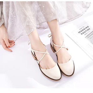 Sandal Nữ Bít Mũi Đế Thấp 3P Quai Chéo