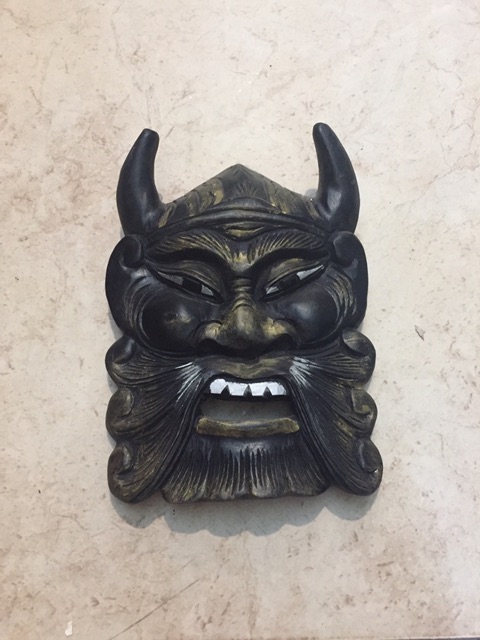 Mặt nạ gỗ trang trí treo tường