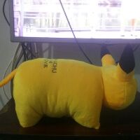 Gối xe máy hình pikachu cho bé