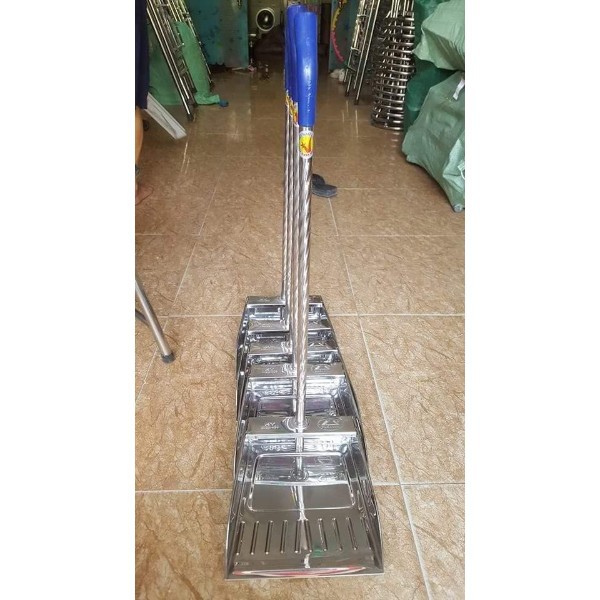 Ky rác inox cán dài