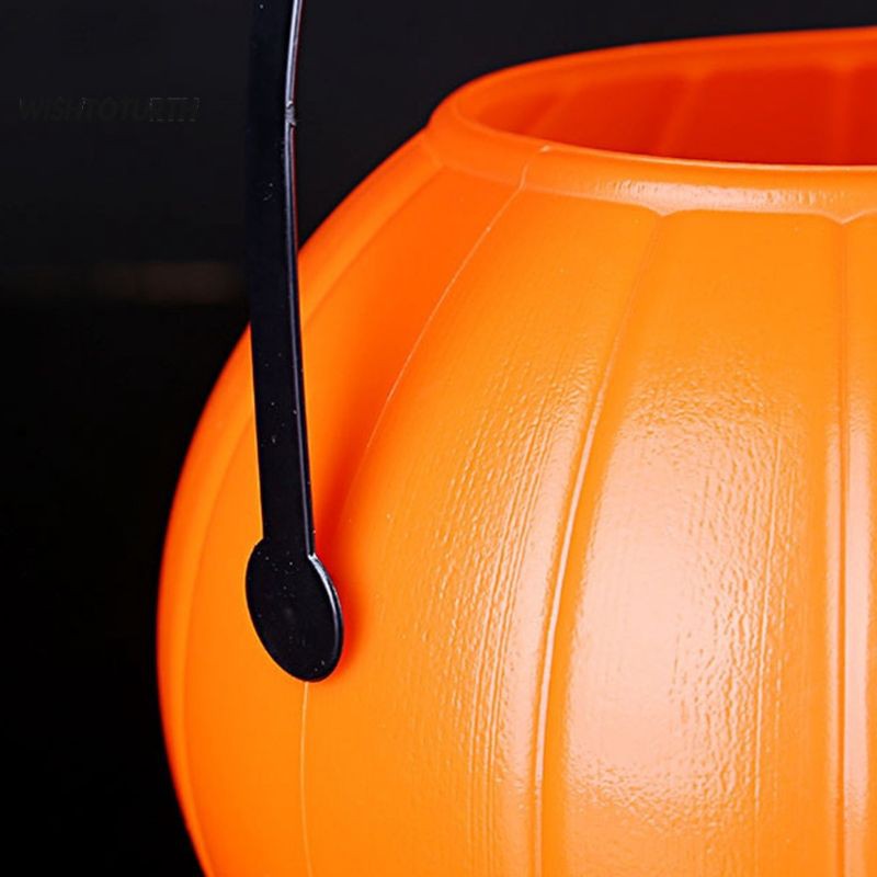 Giỏ bí Halloween, có đèn và không đèn
