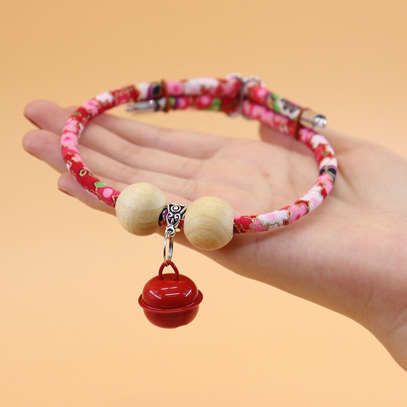Vòng cổ chuông chống ve rận, muỗi đốt cho thú cưng từ hạt gỗ long não phong cách cổ trang