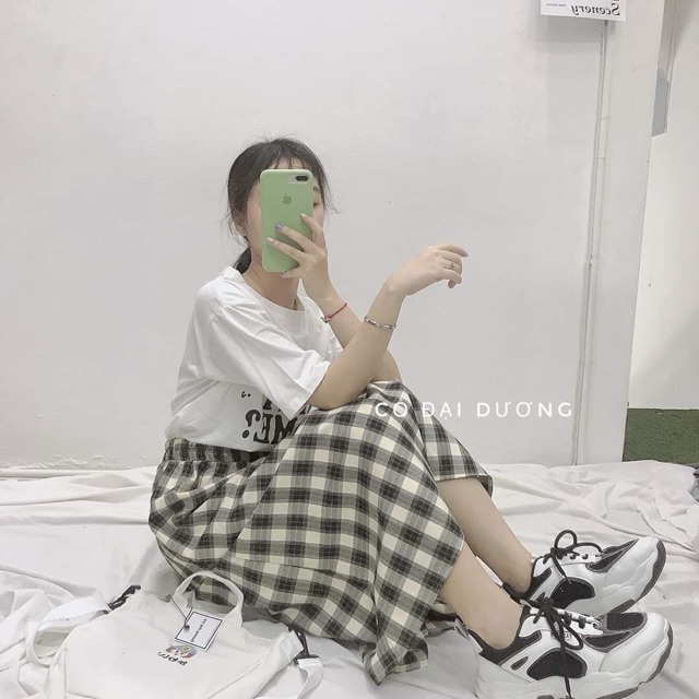 Set Đồ POST SET gồm Chân váy dài và áo thun trắng hoạ tiết chữ chất vải dày dặn hàng nhập quảng chây tag đầy đủ