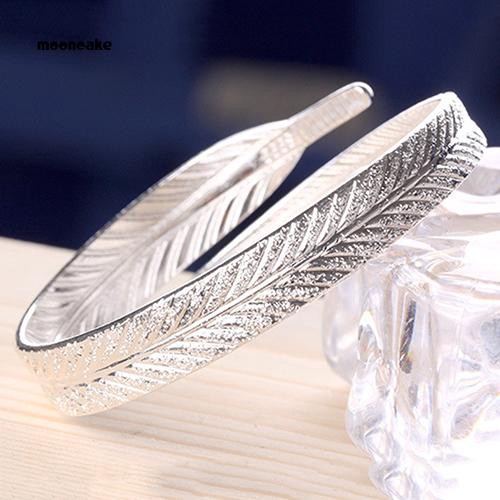 Vòng tay mạ bạc dạng hở đính lông vũ kiểu dáng vintage thời trang cho nữ