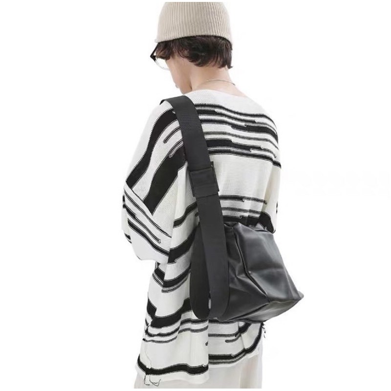 Boxy Leather Bag - Có Sẵn ✨ túi da đeo chéo phong cách streetwear