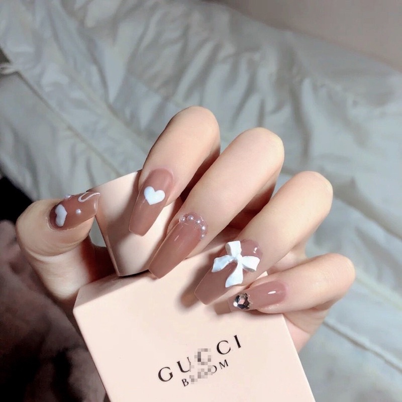 Nailbox Nuna móng úp thiết kế móng tay đính nơ trang trí nhẹ nhàng tiểu thơ. inbox Shop chọn mẫu