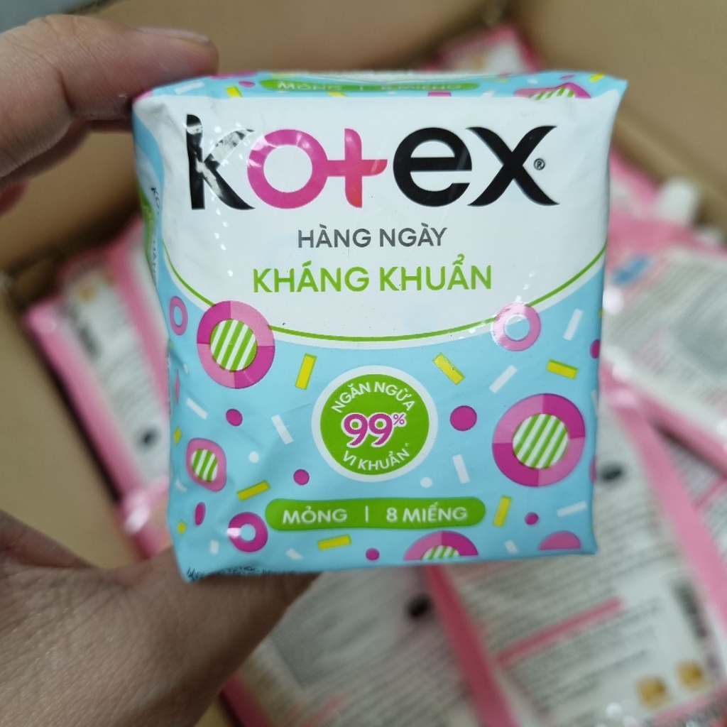 Băng vệ sinh chống tràn kháng khuẩn KOTEX (8 Miếng Mỏng - Xanh Ngọc)