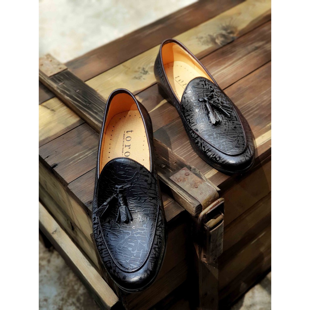 Giày Lười Loafer Nam Dập Vân Da Bò Nguyên Tấm Toroshoes Mã M621 Đen