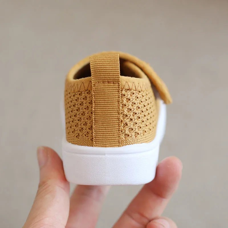 2022 Phiên bản mới dành cho bé trai và giày thể thao đế mềm có nắp che ngón chân cho bé gái