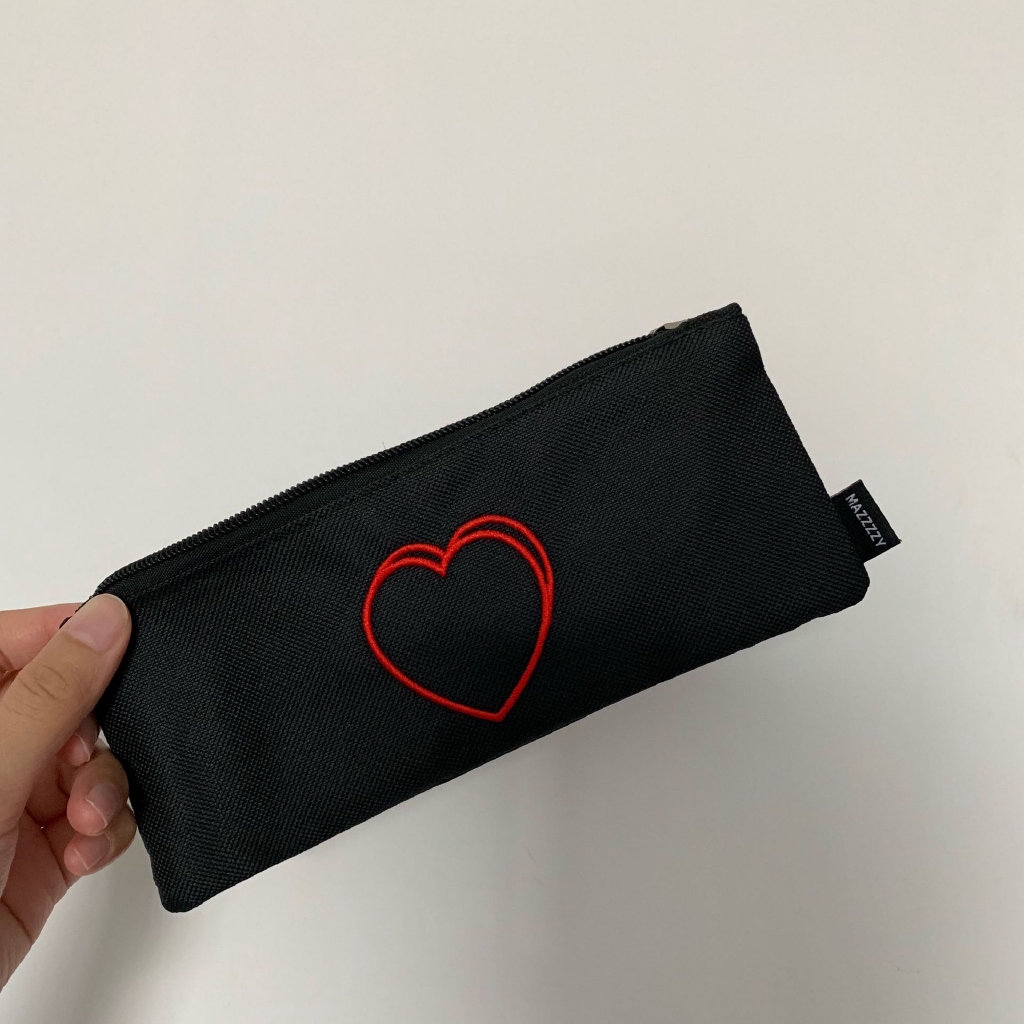 Túi đựng bút thêu trái tim