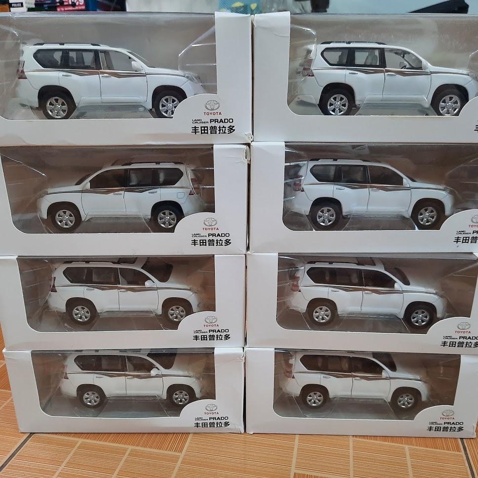 Xe mô hình ô tô Toyota Land cruiser PRADO bằng sắt tỉ lệ 1:32 có âm thanh và đèn khi mở cửa