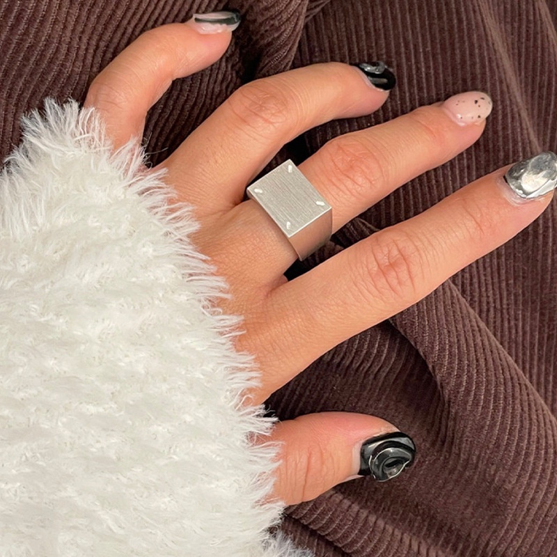 Nhẫn Bản Rộng Màu Bạc Thiết Kế Tinh Tế Thời Trang Cho Cặp Đôi