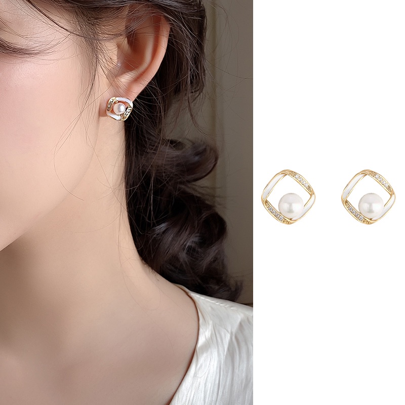 Khuyên tai phong cách retro