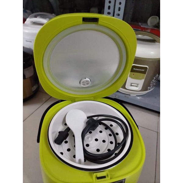 Nồi cơm nắp gài Kangaroo KG22R1 2.2 lít