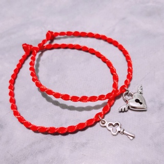 Vòng tay cặp chỉ đỏ may mắn charm khóa trái tim.
