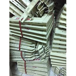 Eke treo cục nóng máy lạnh