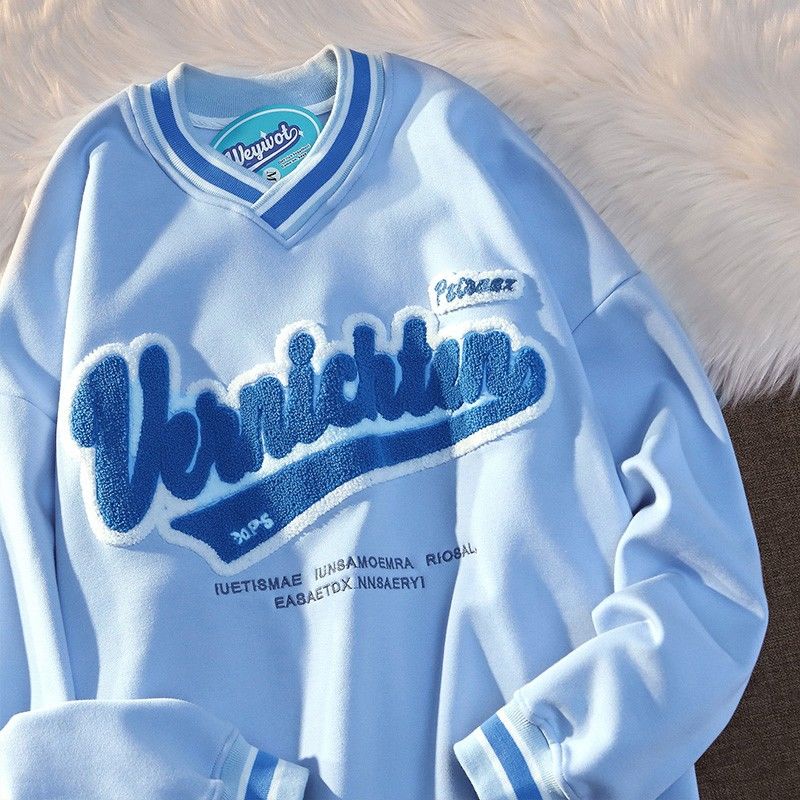 Áo thun Polo nữ cổ chữ V thêu chữ | BigBuy360 - bigbuy360.vn