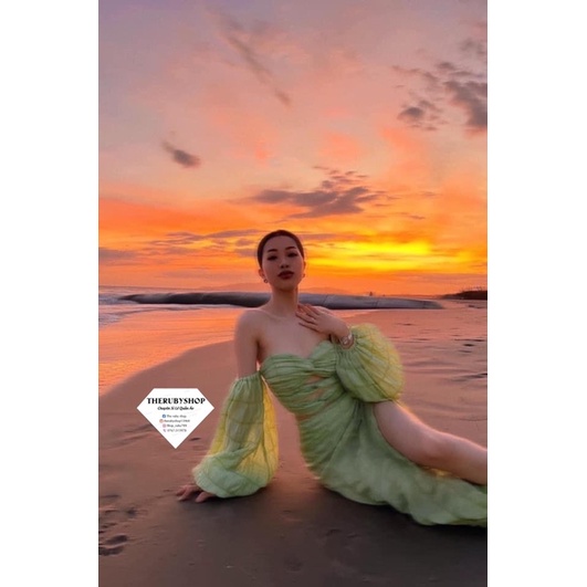 Sét nơ ngực tay phồng đi biển