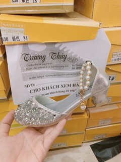 Giày có gót đính đá cho bé gái