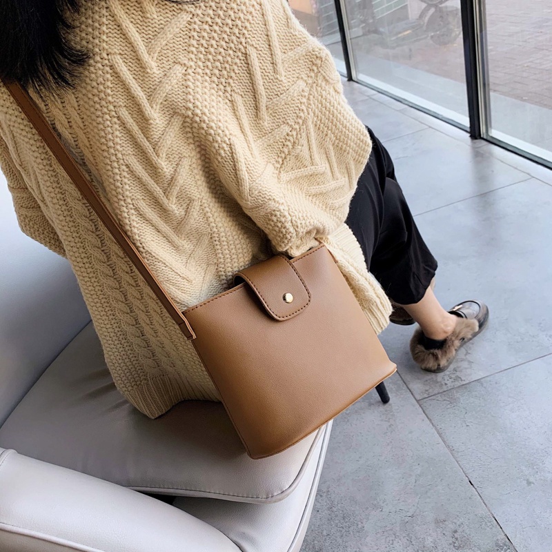 2019 New trendy crossbody student ins single shoulder large capacity all-match Korean style bucket Internet celebrity small autumn and winter bag for women