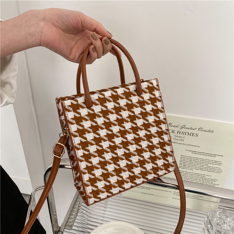 Túi Xách Đeo Chéo Vai Hình Vuông Nhỏ Sức Chứa Lớn 2022 Kẻ Caro Màu Đỏ Đa Năng Phong Cách Ngoại Quốc Thời Trang Cho Nữ