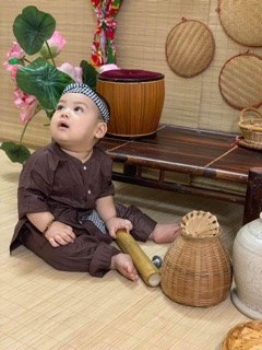 Bà ba nâu cho bé