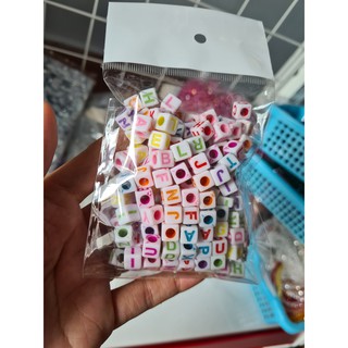 50Gram Hạt nhựa hình vuông có chữ làm handmade nhựa Acrylic